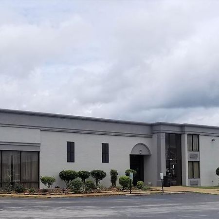Madison Inn & Suites Exterior photo