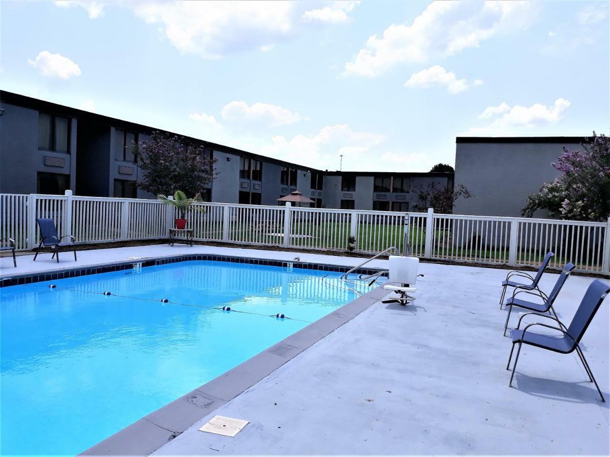 Madison Inn & Suites Exterior photo