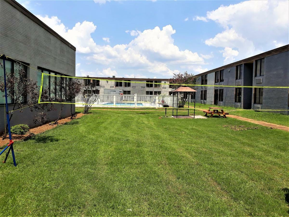 Madison Inn & Suites Exterior photo